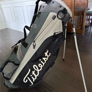 Titleist Golf Stand Bag in Gray and Black